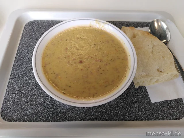 Zucchinicremesuppe mit Rinderhackfleisch (1,Gl,La,Sl,R), dazu eine Scheibe Brot (Gl)