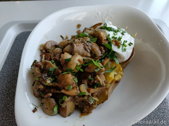 Grumbeer-Power: Ofenkartoffel (V) mit gebratenen Champignons (V) und Ricotta-Creme (La,V)