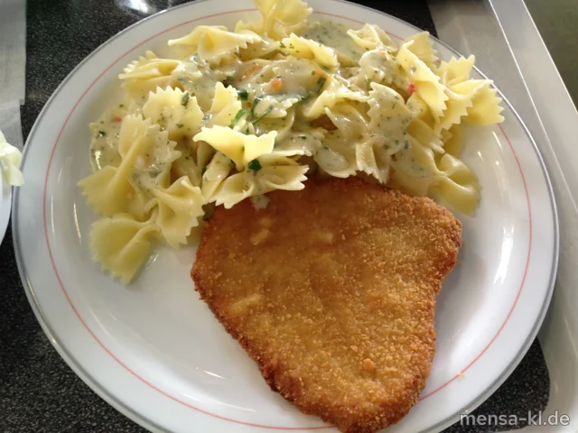 Paniertes Schweineschnitzel (S) mit Bärlauchsoße, Eiernudeln und Salat