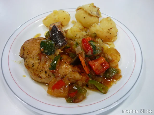 Hähnchenbrustfilet (G) mit Ratatouillegemüse (9), Thymiankartoffeln (La) und Salat