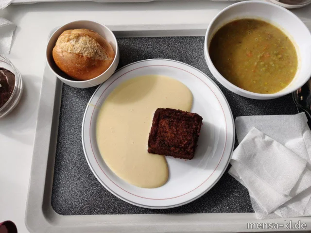 Erbseneintopf (La,Sl,V), dazu ein rostiger Ritter (1,Gl,Ei,La,So,V) mit Vanillesoße (La,V) und ein Weizenbrötchen (Gl,So,V)