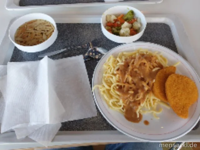 "Valess"-Schnitzel (Gl,Ei,La,V) mit Zwiebelrahmsoße (Gl,La,V), Eierspätzle (Gl,Ei,V) und Kaisergemüse (La,V)