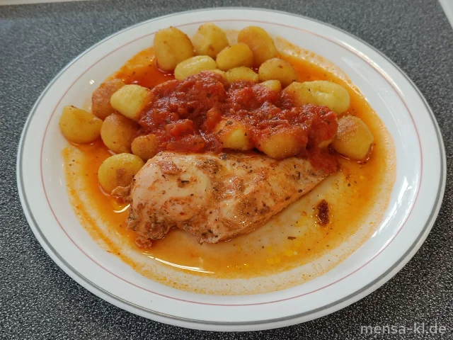 Hähnchenbrustfilet Italia (G) mit Tomatenjus (Gl) Butter-Gnocchi (Gl,La), dazu einen Beilagensalat nach Wahl