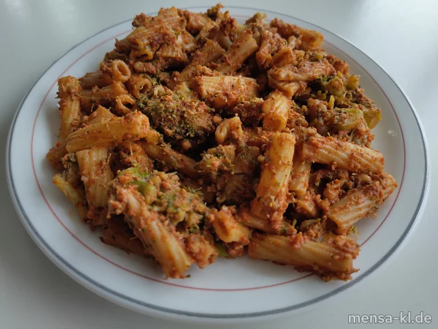 Penne mit Pesto Genovese und Broccoli (Gl,Nu), dazu ein Beilagensalat nach Wahl