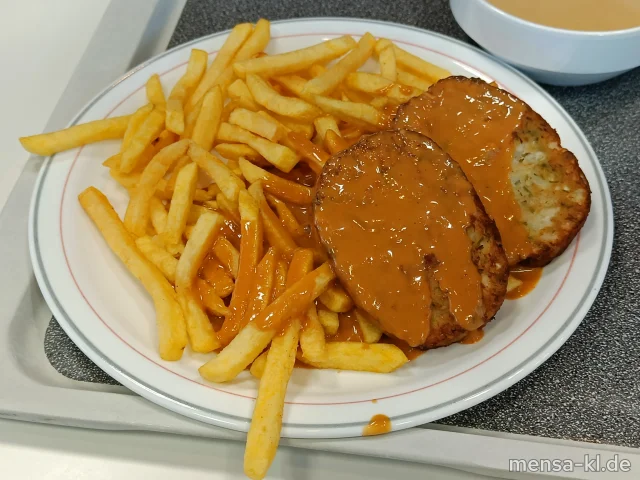 Kohlrabi-Kräuter-Medaillon (Gl,Ei,Sl) mit Rahmsoße (Gl,La), Pommes frites und Erbsen-Karotten-Gemüse (Gl)