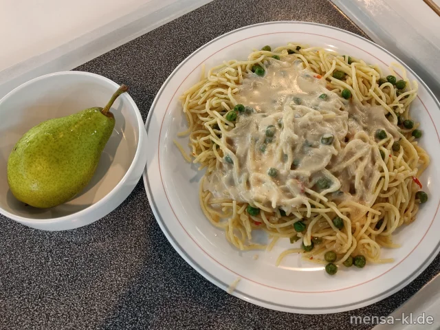 Cremige Spaghetti mit Chili, Erbsen und Zitronen (2,Gl,Ei,La,R), dazu eine Birne