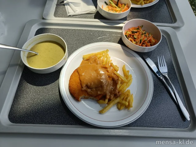 Blumenkohl-Käse-Medaillon (Gl,Ei,La) mit Zwiebelrahmsoße (Gl,La,Sf), Pommes frites und Salat