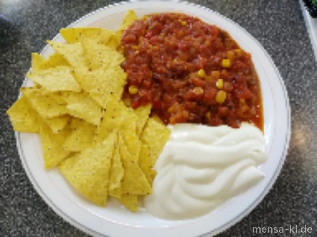 Gemüse-Chili (Sl,V) mit Sour-Cream-Dip (9,Gl,Ei,La,So,V), Tortilla Chips (V) und Salat (V)