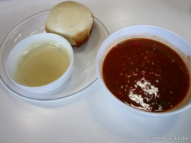 Ungarische Gulaschsuppe (5,9,Gl,Sw,A,R), dazu eine große Dampfnudel (Gl,Ei,La) mit Vanillesoße (La)