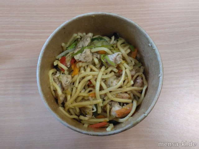 "Bami Goreng": Indonesisches Nudelgericht mit Gemüse und Putenstreifen (2,Gl,Ei,Sf,So,G)