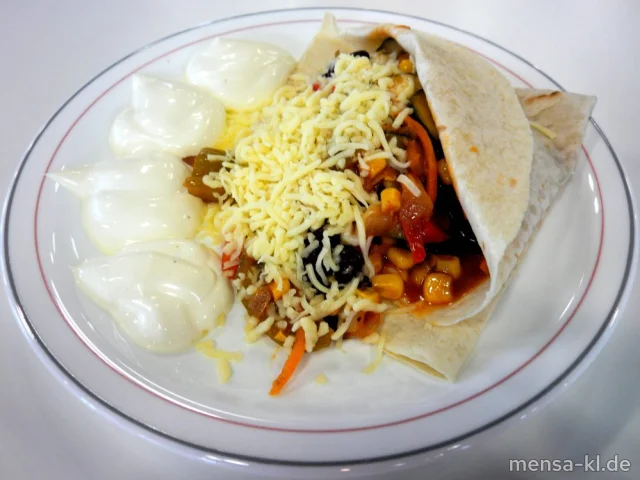 "Burrito": Tortilla mit feuriger Gemüsefüllung (2,9,Gl,La,Sl,So,V), geriebenem Käse (La,V), Sour-Cream-Dip (9,Gl,Ei,La,So,V) und Salat (V)