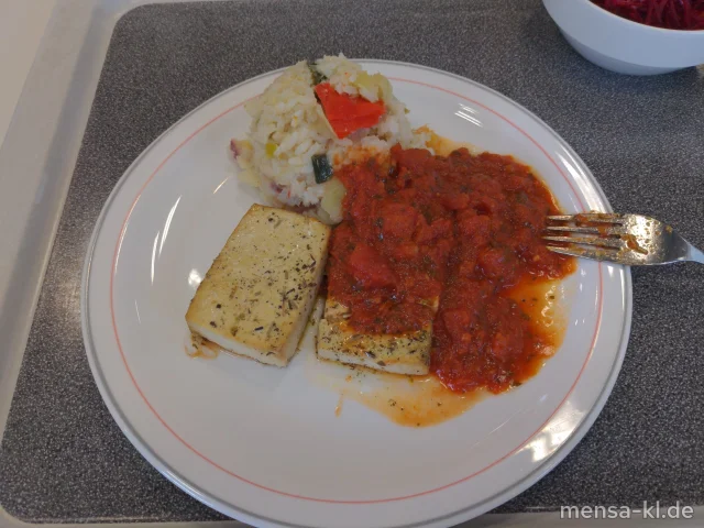 Limettenreis mit Gemüse und gebratenem Tofu (Sl,So), dazu einen Beilagensalat nach Wahl