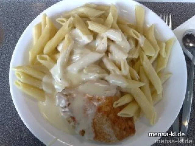 Truthahnsteak mit Frischkäse-Kräutersoße und Penne Rigate
