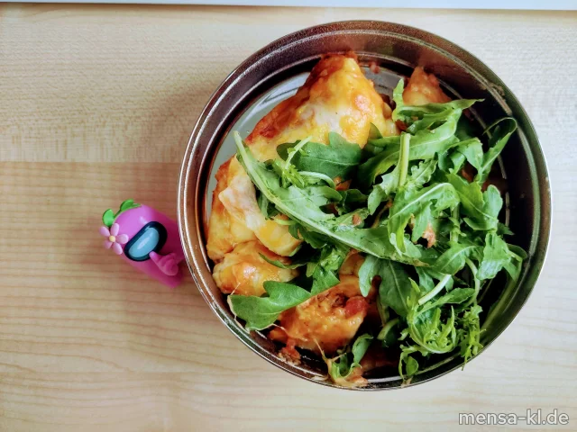 Cannelloni mit Hackfleischfüllung (Gl,R) in Bechamel-Tomatensoße und Käse überbacken (Gl,La,Sl)