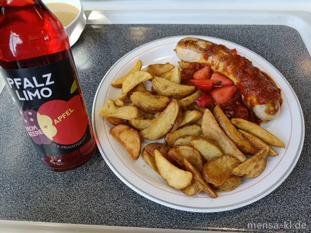 Regionale Currywurst mit Erdbeertopping (1,2,3,4,5,8,Sw,Sf,S) und zweierlei Kartoffel-Wedges, dazu eine Pfalz-Limo