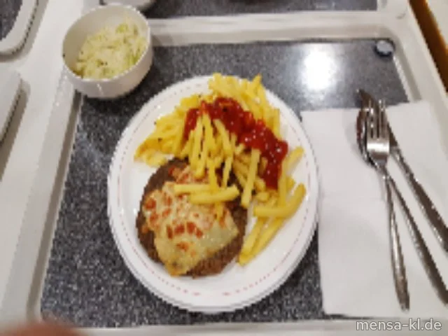 Hamburger mit Tomaten und Käse überbacken (La,Sf,R), Pommes frites und Salat