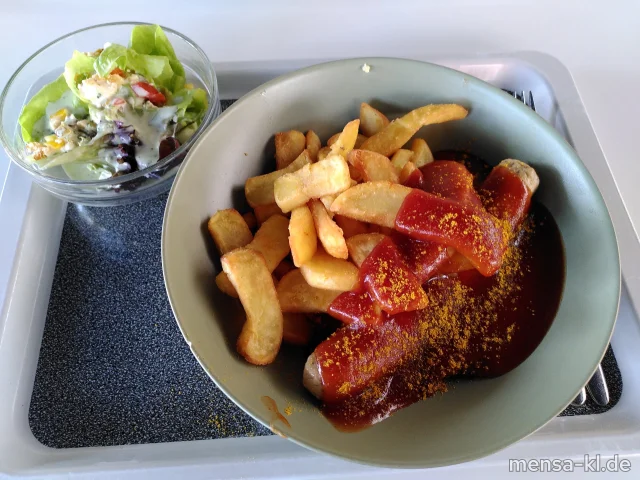 Vegane Rostbratwurst mit Currysoße (Sl,Sf) und Potato-Wedges, dazu Salat (1,5,Gl,Nu,Sw,Sf)