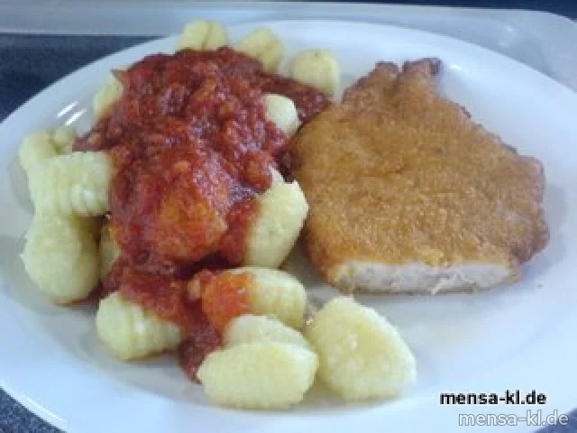 Gnocchi (1/2/3) mit Tomatensugo, Hähnchenbrust-Piccata (Hähnchenschnitzel mit Parmesan-Panade) und Salat