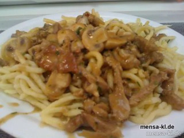 Züricher Kalbsgeschnetzeltes mit frischen Champignons in Rahm, Spätzle