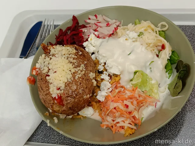 Bowl mit Blattsalat, Paprika, Tomaten, Gurken, Rote Beete, Walnüsse (Nu), überbackene Kartoffeln mit Zitonen-Schnittlauch-Dipp (1,La), Karottensalat (1,5,Gl,Nu,Sw,Sf), Krautsalat (1,5,Gl,Nu,La,Sw,Sl,Sf) und Bulgursalat (2,3,5,Gl,Sw,Sf), dazu ein Senf-Kräuter-Dressing (5,Gl,Nu,Sw,Sf)
