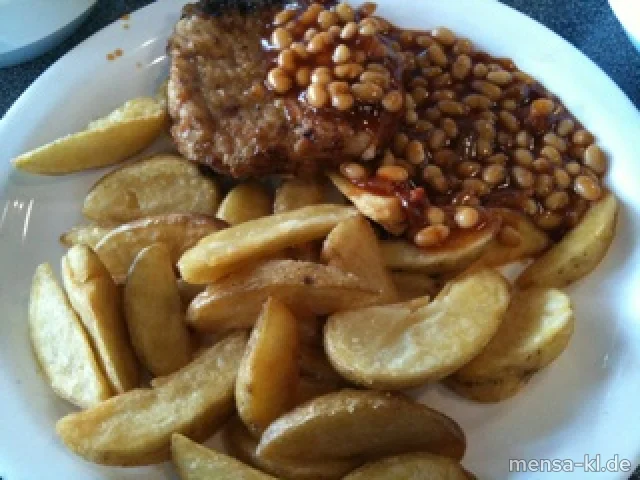 Schweinerückensteak "Western Art" mit Baked Beans, Potato Wedges und Salat