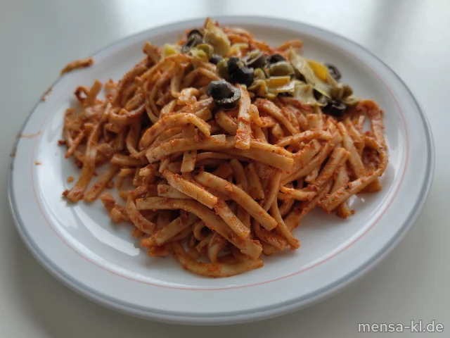 Tagliatelle mit Pesto Rosso (1,3,6,Nu,Sl,Sf), dazu ein Beilagensalat nach Wahl
