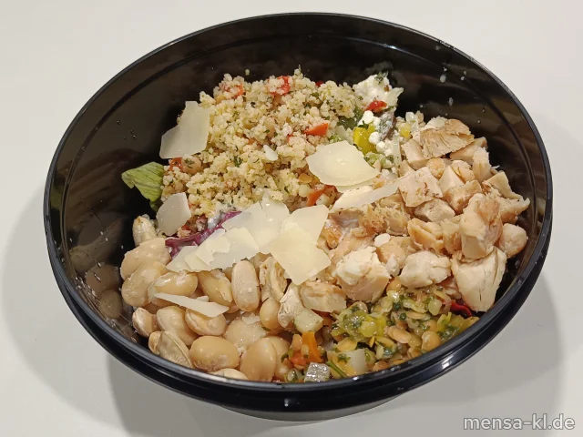 Greek Harvest - Hähnchen, Bauernsalat, Couscous-Salat, Linsensalat, Bohnen, Blattsalat &amp; Joghurt-Dip (Ei,La,G) oder: Mango Dream - Hähnchen, Mango, Süßkartoffel, Karotte Linsensalat, Blattsalat &amp; Joghurt-Dip (Ei,La,G) ⏰ Abendmensa von 16:00 bis 18:00 Uhr