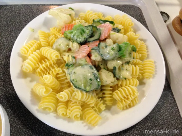Frisches Gemüse in Kräuterrahm (V), Eiernudeln (V) und Salat (V)