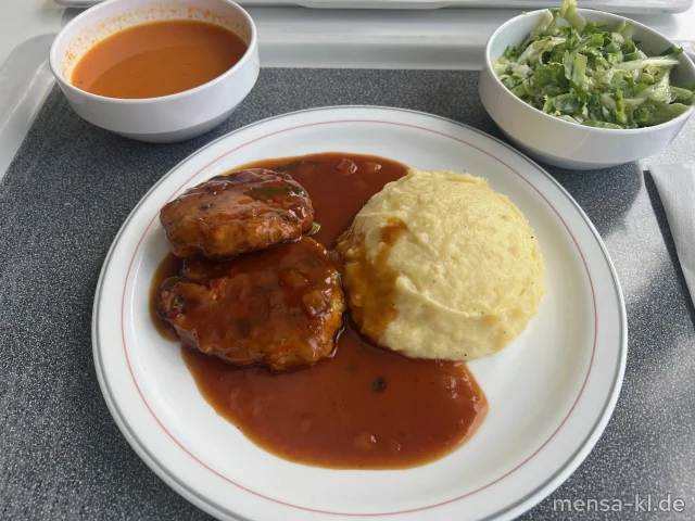 Gemüsefrikadelle (Gl,Ei) mit Zwiebelsoße, Kartoffelstampf (5,La,Sw) und Endiviensalat