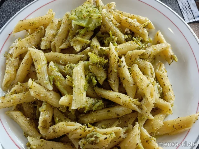 Penne mit Pesto Genovese und Broccoli (Gl,Ei), dazu einen Beilagensalat nach Wunsch