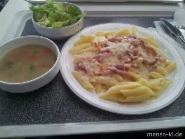 Schinkensahnenudeln (2,3,4,8,9,S), Grana Padano (2) und Salat