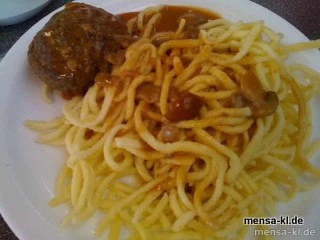Pfälzer Wildschwein-Frikadelle mit Pilzsoße (4), Spätzle und Salat