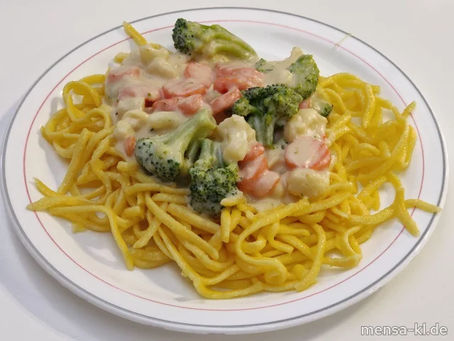 Gemüsegulasch (Gl,La,V), dazu Spätzle (Gl,Ei,La,V) und Salat (V)
