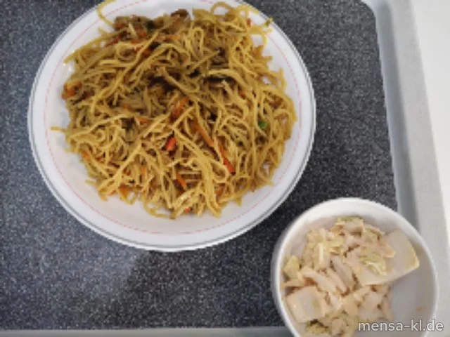 Bami Goreng: Indonesisches Nudelgericht mit Gemüse (2,Gl,Sf,So), dazu Chinakohlsalat