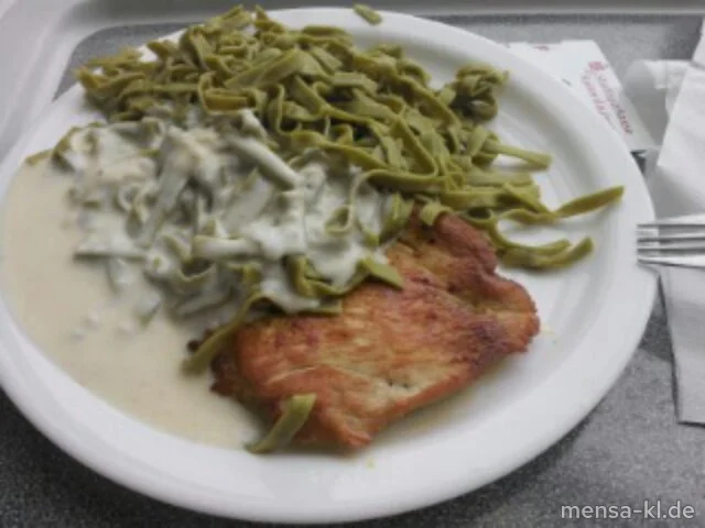 Frisches Truthahnsteak (G) mit Gorgonzolasoße und Tagliatelle verde