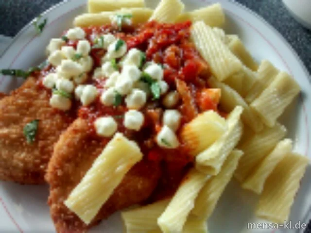 Paniertes Schweineschnitzel (S) mit Pizzasoße (2,3,S), Rigatoni und Salat