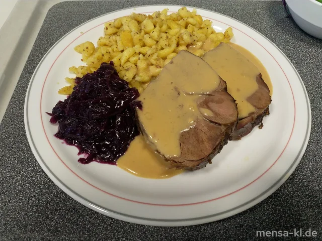 Rehbraten mit Wildrahmsauce (1,La,Sl,Sf,W), Nuss-Knöpfle (Gl,Ei), Preiselbeer-Rotkraut und ein Beilagensalat nach Wahl
