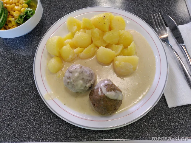 BIO Fleischknödel (Gl,Ei,R,S) mit Meerrettichsoße (5,Gl,La,Sw), Salzkartoffeln (5,Sw), dazu ein Beilagensalat nach Wahl