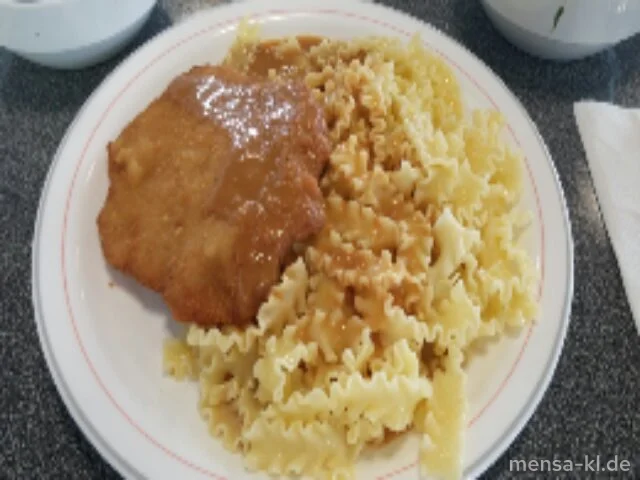 Paniertes Schweineschnitzel (Gl,S) mit Rahmsoße (9,Gl,La,Sf), Eiernudeln (1,Gl,Ei) und Salat