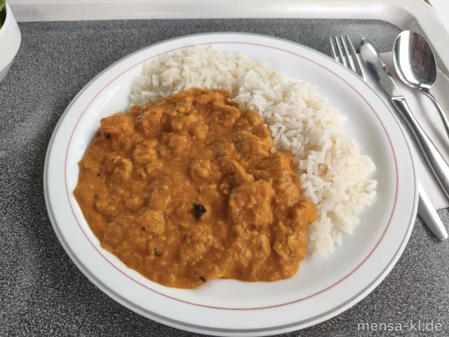Indisches Geflügelcurry mit Kartoffeln und Gemüse (2,Sl,Sf,So,G), dazu Reis und Salat