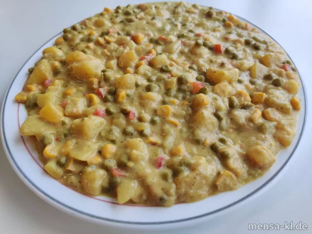 Kartoffel-Curry mit Kichererbsen, Mais, Erbsen, Paprika und Mango (Sl), dazu einen Beilagensalat nach Wahl