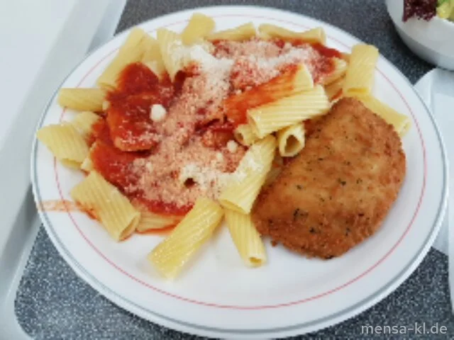 "Valess"-Schnitzel "Toskana" (1,Gl,Ei,La,Sl,V) mit Tomatensoße (V), Rigatoni (1,Gl,V), Grana Padano (2,Ei,La,V) und Salat (V)