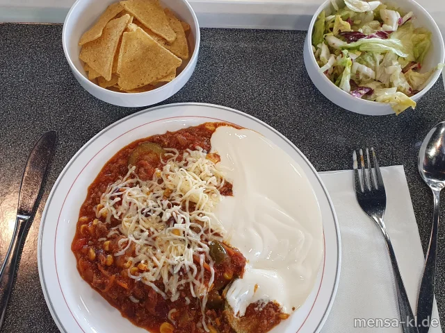 "Burrito": Tortillachips mit feuriger Rindfleisch-Gemüsesoße (R), geriebenem Käse (La), Sour-Cream-Dip (1,9,Gl,Ei,La,Sf) und Salat