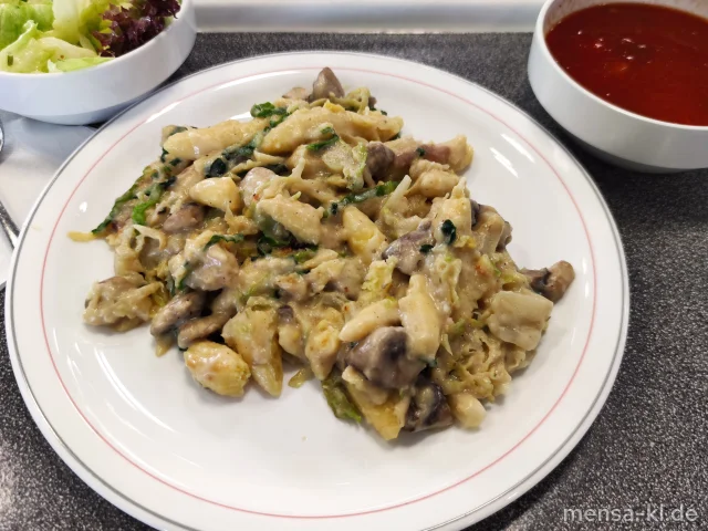 Champignons und Wintergemüse in Rahm (Gl,La), dazu gebratene Schupfnudeln (Gl,Ei) und Salat