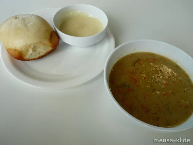 Kartoffelsuppe (5,La,Sw,Sl,V), dazu eine große Dampfnudel (Gl,Ei,La,V) mit Vanillesoße (La,V)