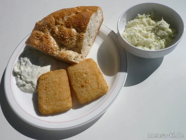 Gebackener griechischer Hirtenkäse (Gl,La,V) mit Tzatziki (9,Gl,Ei,La,So,V), Fladenbrot (Gl,Se,V) und Krautsalat (1,5,9,Gl,Ei,Sw,So,V)
