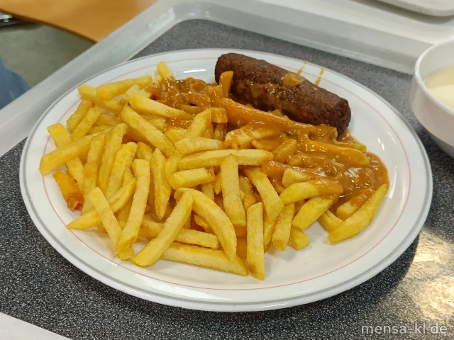 Plant Hackrolle Tomate (Gl,Sl,Sf) mit Paprika-Zwiebel-Soße (Gl,La), Pommes frites und Salat (La,Sf)