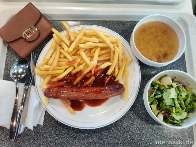 Currywurst (2,3,8,Sf,R), Pommes frites und Salat