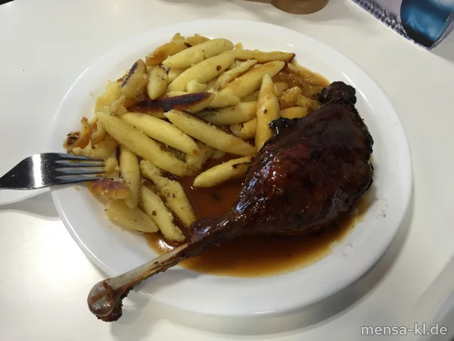 Geschmorte Gänsekeule (G,Lfrei,A) mit Honig-Butter-Soße, Schupfnudeln (Lfrei) und Glühwein-Rotkraut (Lfrei,A)