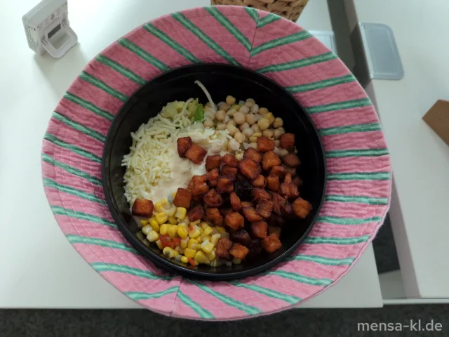 Tropical Kiss - Käse, Ananas, Süßkartoffel, Kichererbsen, Maissalat, Blattsalat &amp; American-Dip (1,5,Ei,La,Sw,Sf)